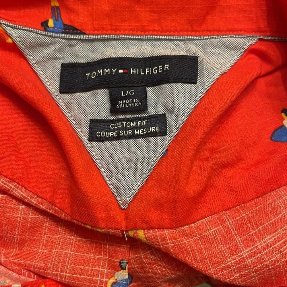 🔥🏄🏻‍♂️TOMMY HILFIGER button up red shirt w/ surfer print. Size L. Like new‼️ - Picture 9 of 9